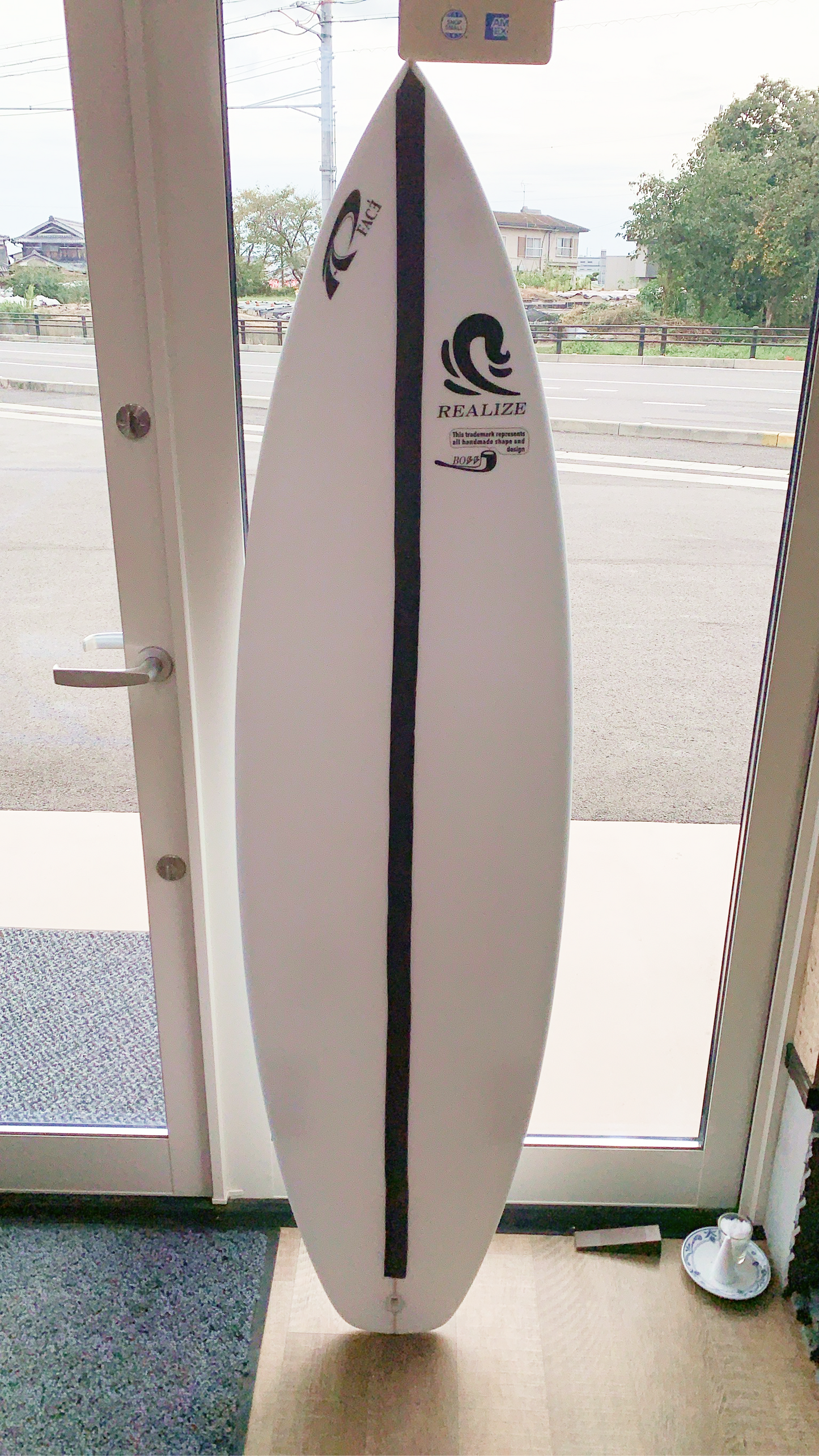 リアライズサーフボード（ホワイト・波ロゴ）